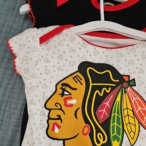 NWT Official Chicago Blackhawks 3-Piece Bodysuit Set - Girls 3-6M - Picture 5 of 9
